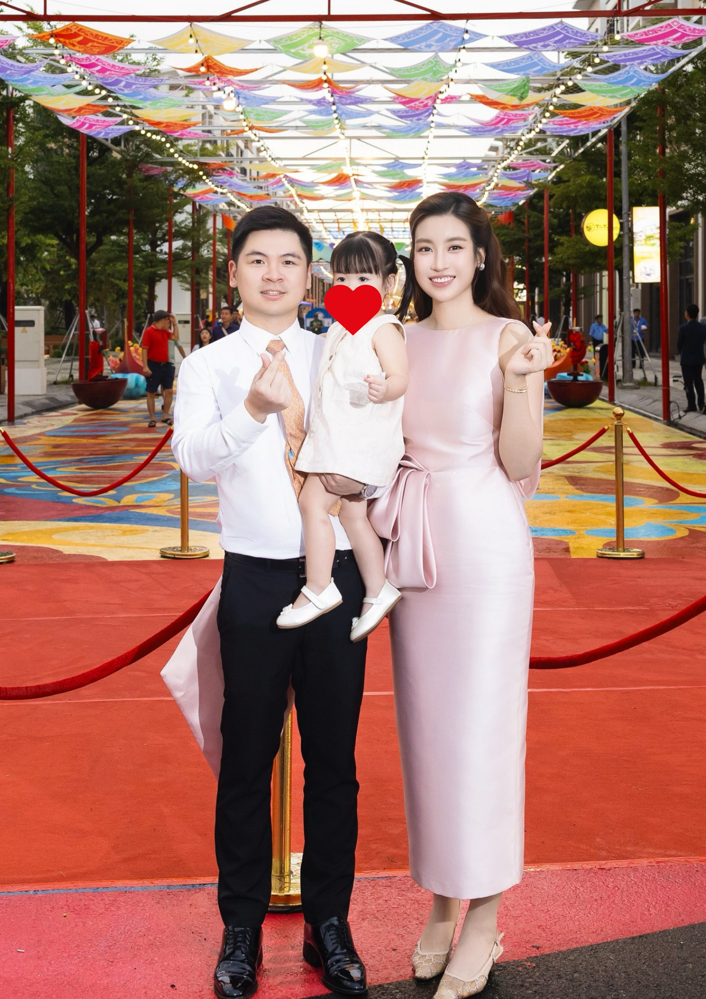 Đỗ Mỹ Linh xinh xuất sắc bên chồng - Chủ tịch Hà Nội FC và ái nữ, khí chất dâu hào môn Đỗ Mỹ Linh xinh xuất sắc bên chồng - Chủ tịch Hà Nội FC và ái nữ, khí chất dâu hào môn