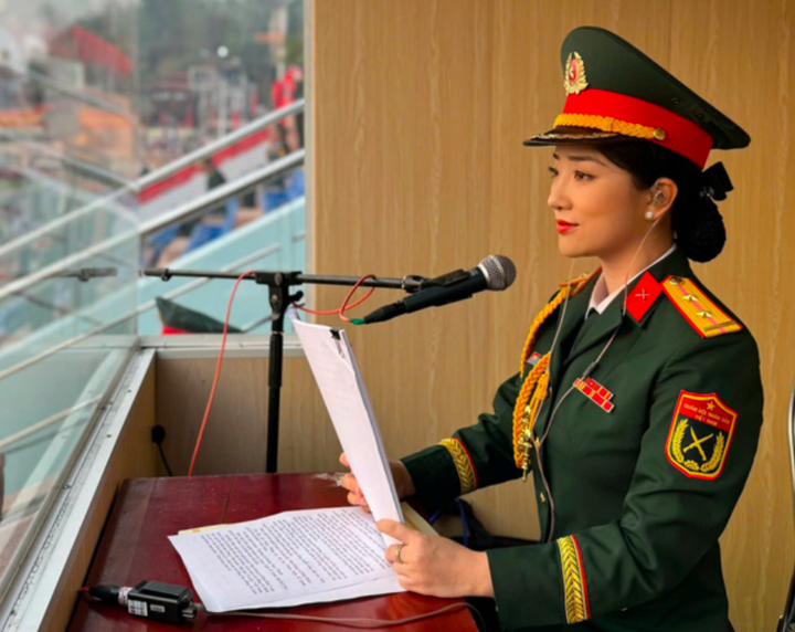Nữ Thượng úy đảm nhận giọng đọc miền Nam trong Lễ diễu binh 2/9 là ai?- Ảnh 2. Nữ Thượng úy đảm nhận giọng đọc miền Nam trong Lễ diễu binh 2/9 là ai?- Ảnh 2.