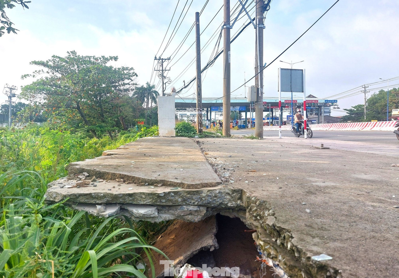 Cận cảnh điểm ngập gây sạt lở khiến TPHCM chi hơn 3.000 tỷ đồng ‘giải cứu’- Ảnh 6.