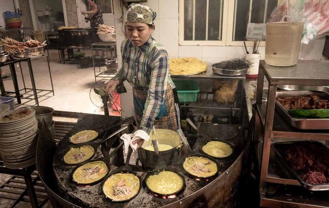 Khách Tây thốt lên: Việt Nam có 2 món bánh ngon ngoài sức tưởng tượng, đã thế giá lại cực "mềm"- Ảnh 2. Khách Tây thốt lên: Việt Nam có 2 món bánh ngon ngoài sức tưởng tượng, đã thế giá lại cực "mềm"- Ảnh 2.