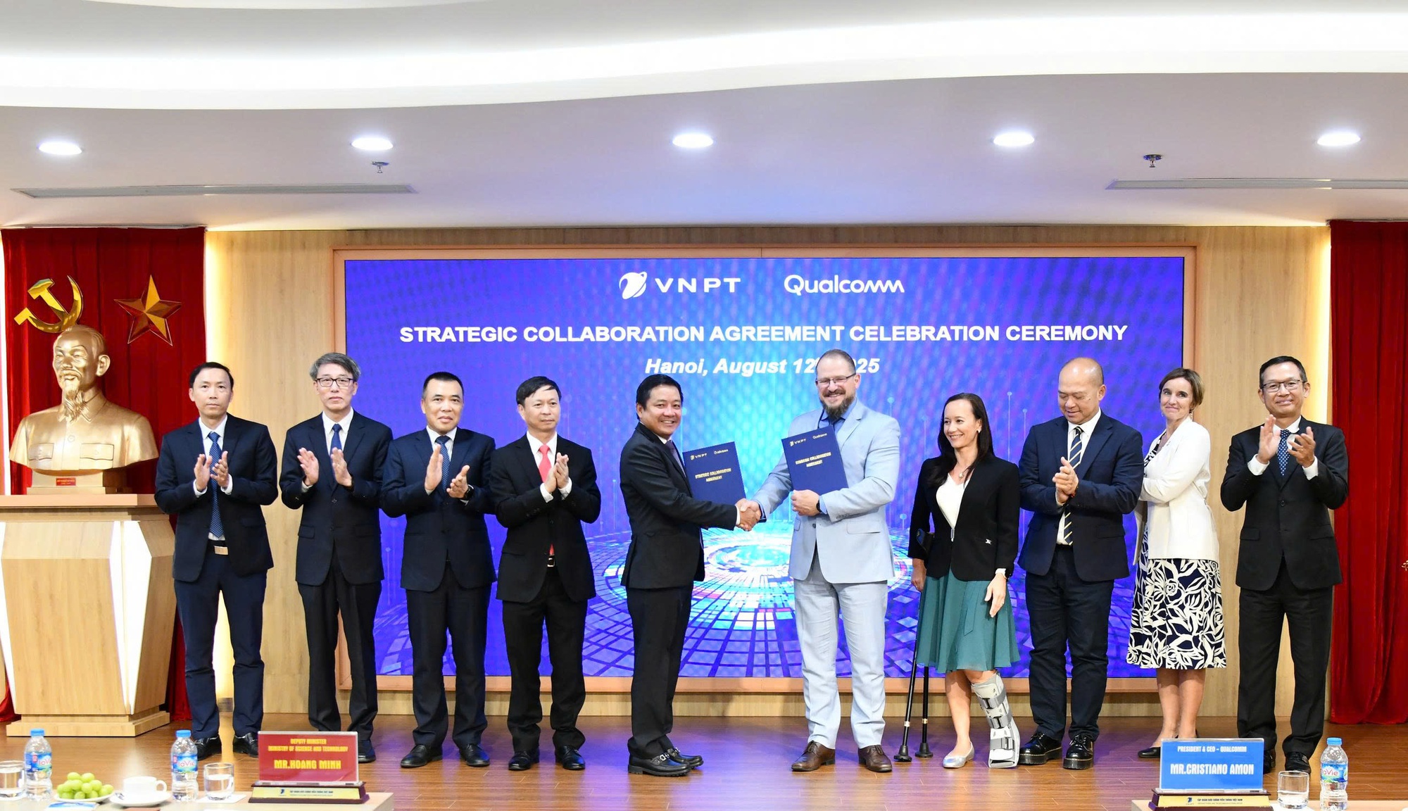 Tập đoàn 160 tỷ USD bắt tay VNPT: Doanh nghiệp Việt Nam dẫn dắt thiết kế gốc với đối tác toàn cầu- Ảnh 2. Tập đoàn 160 tỷ USD bắt tay VNPT: Doanh nghiệp Việt Nam dẫn dắt thiết kế gốc với đối tác toàn cầu- Ảnh 2.