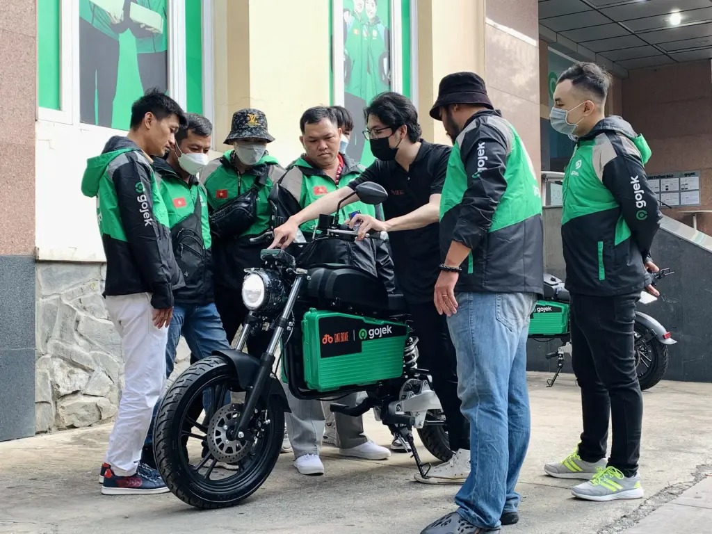 VinFast, Selex, Dat Bike, Yadea, Pega... đang làm gì với xe máy điện trong cuộc chạy đua logistics xanh?- Ảnh 4. VinFast, Selex, Dat Bike, Yadea, Pega... đang làm gì với xe máy điện trong cuộc chạy đua logistics xanh?- Ảnh 4.