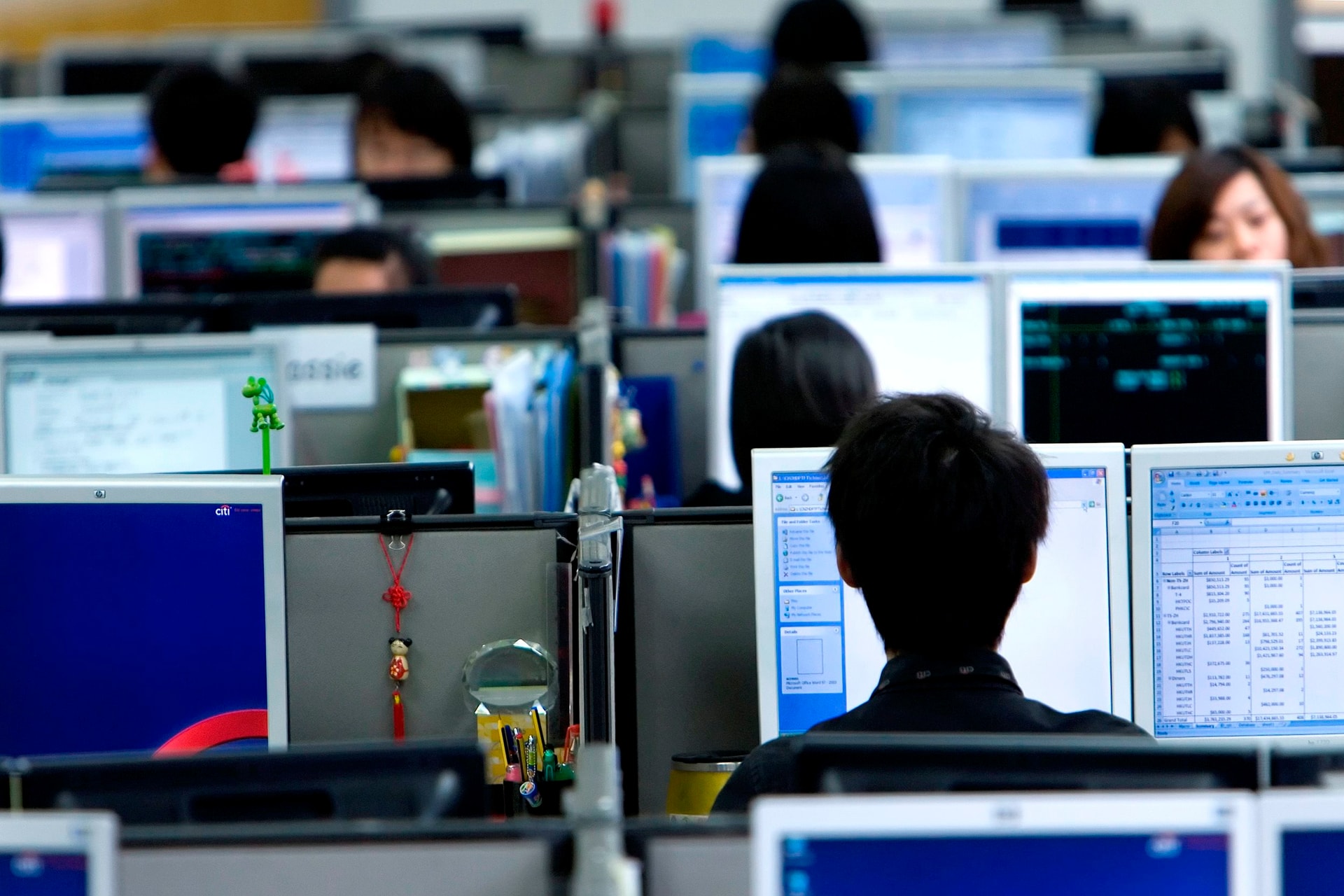 Bỏ mua đồ đắt tiền, chi 14 triệu đi học AI vì sợ thất nghiệp: "Chất lượng thì tệ nhưng có còn hơn không"- Ảnh 3.