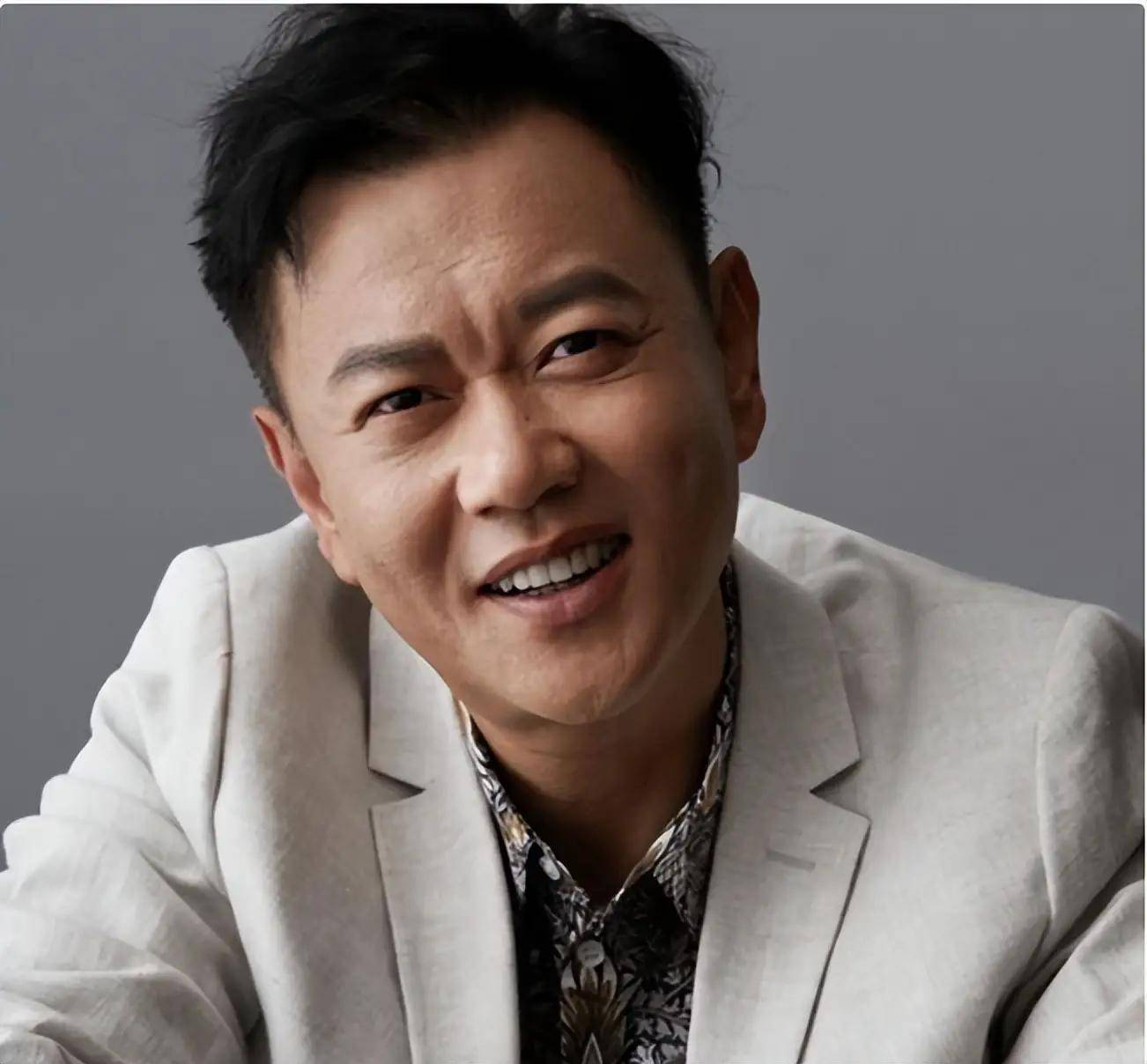 Chưa từng có ở showbiz: Tổng tài hàng real phải đi rửa bát thuê để đóng phim, gia sản 18.000 tỷ không bằng 1 phút lên hình- Ảnh 5.