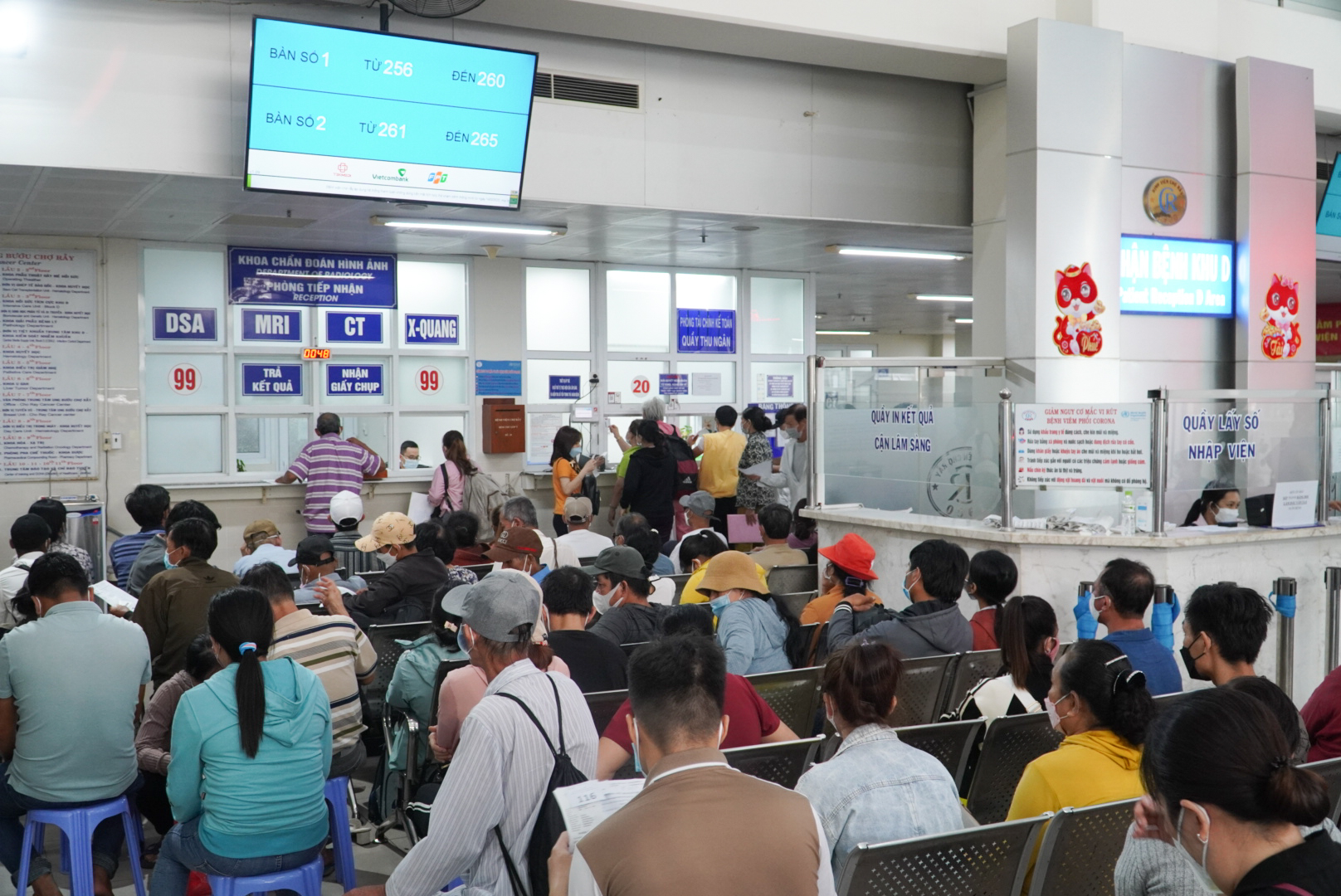 Gần 2.500 tỉ đồng BHYT bị "treo" ở TP HCM: Bộ Y tế nói gì?- Ảnh 1. Gần 2.500 tỉ đồng BHYT bị "treo" ở TP HCM: Bộ Y tế nói gì?- Ảnh 1.