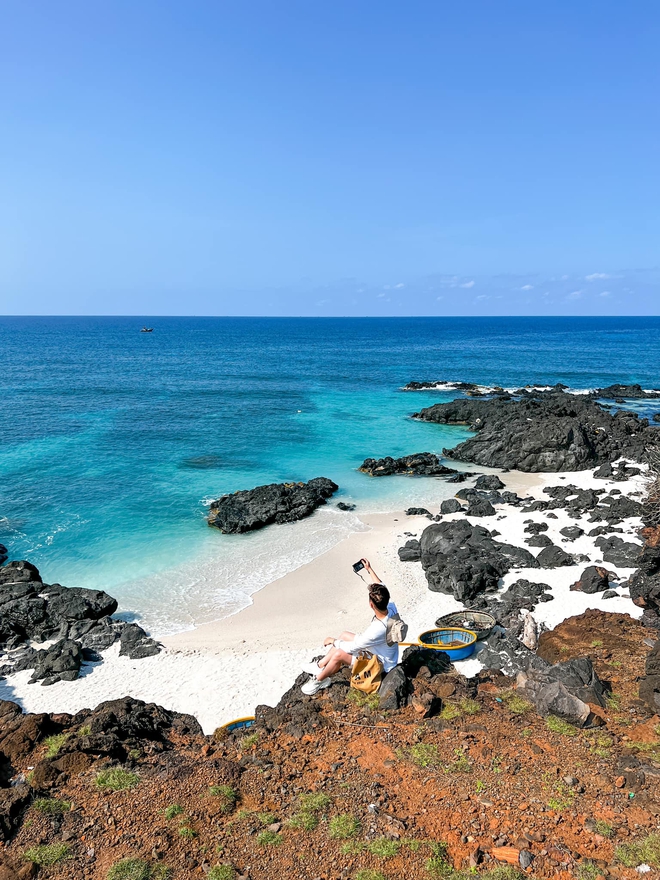Đảo duy nhất ở Việt Nam có 5 ngọn núi lửa: Cách đất liền 30km, du khách nhận xét "Cảnh như trong phim"- Ảnh 11.