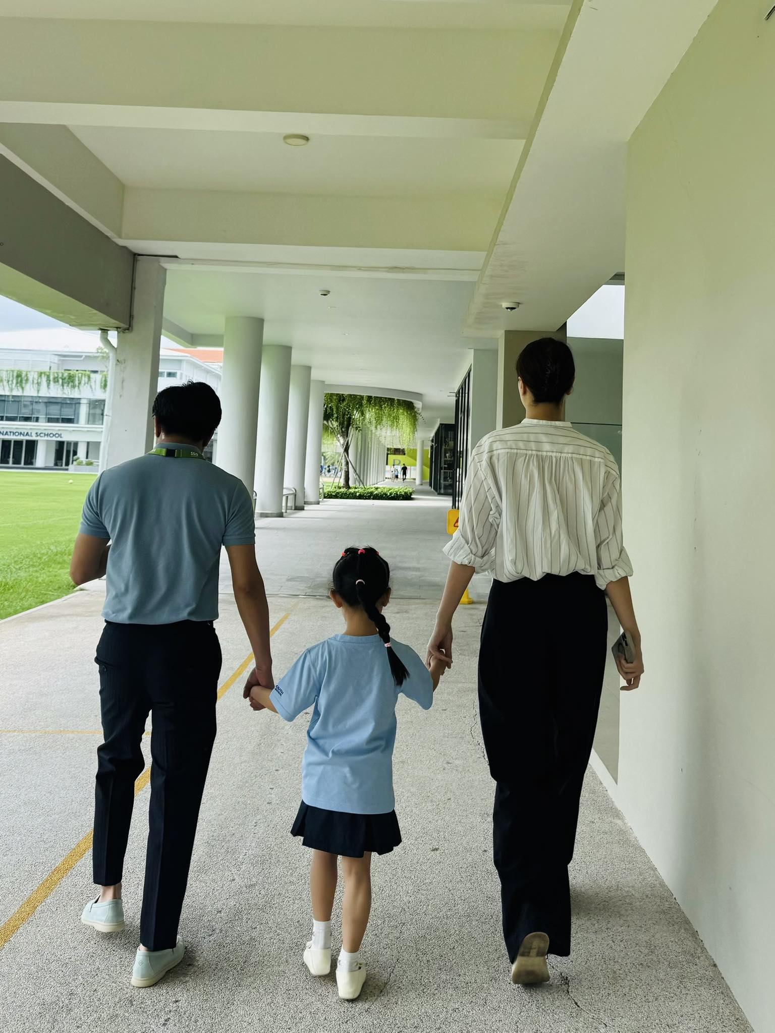 Con gái Cường Đô La – Đàm Thu Trang nhập học trường quốc tế danh tiếng hàng đầu tại TP.HCM, được bố mẹ tháp tùng trong ngày đầu tiên- Ảnh 5.
