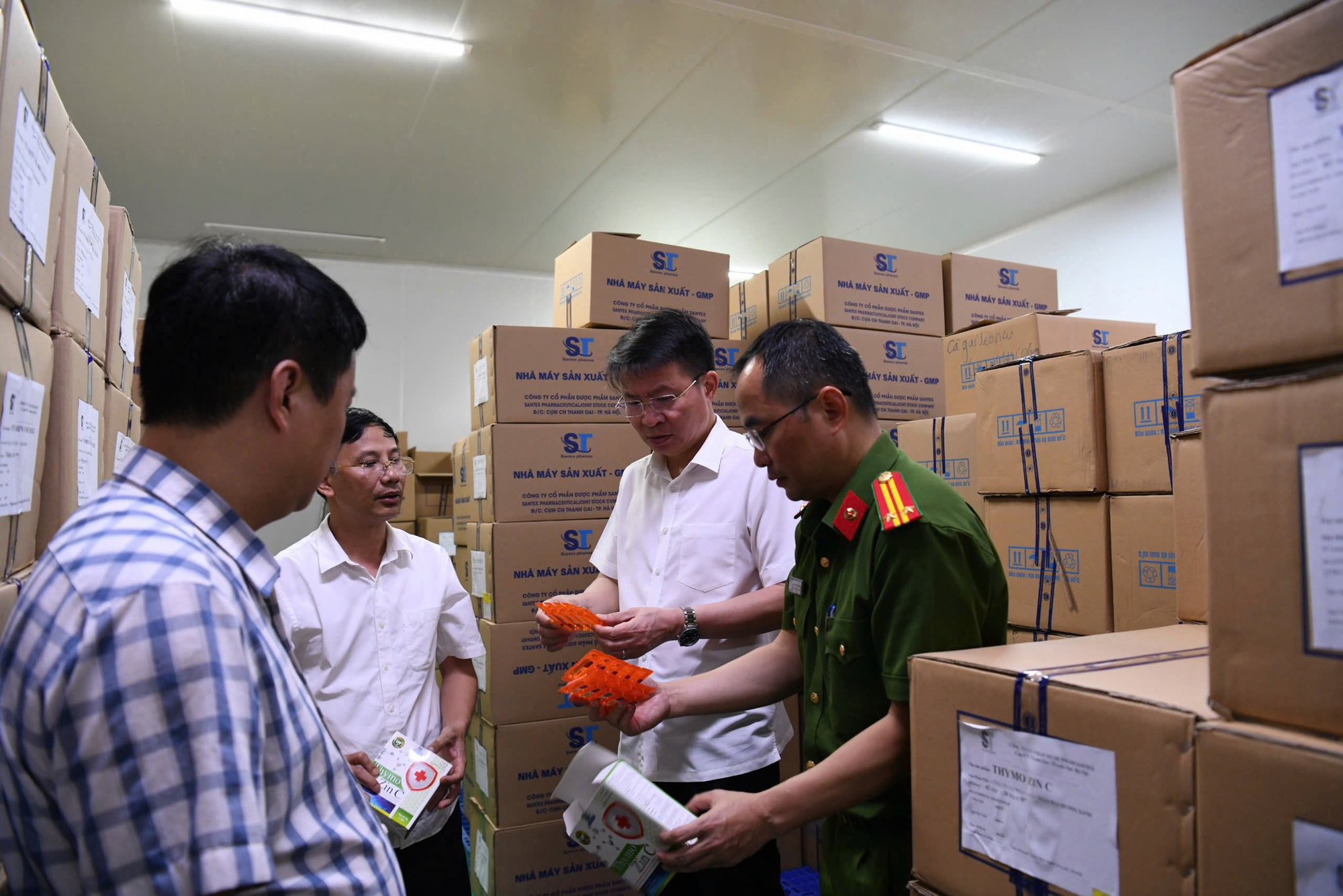Khám xét công ty dược phẩm của giám đốc Lê Văn Hiếu, phát hiện 12 triệu viên thực phẩm chức năng giả- Ảnh 2.