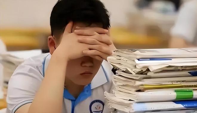Nam sinh đỗ ĐH điểm cao nhưng chưa từng nhận được giấy báo trúng tuyển, 7 năm sau bất ngờ được nhà trường thông báo: “Em đã có bằng tốt nghiệp ở đây”- Ảnh 1.