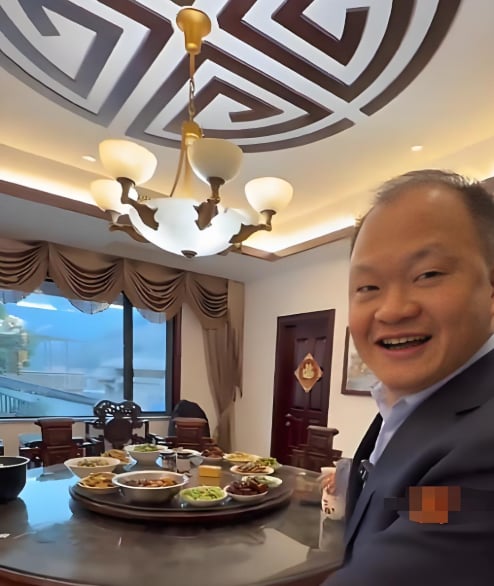 CEO chi hơn 36 tỷ đồng xây biệt thự báo hiếu cha mẹ: Không gian sang trọng, hiện đại nhưng vẫn đậm hồn quê- Ảnh 3.