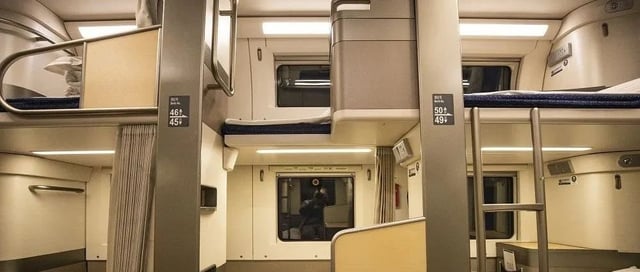 Chuyến tàu 2 tầng đi đêm, chạy 250km/giờ, du khách nhận xét: Như khách sạn di động- Ảnh 2.