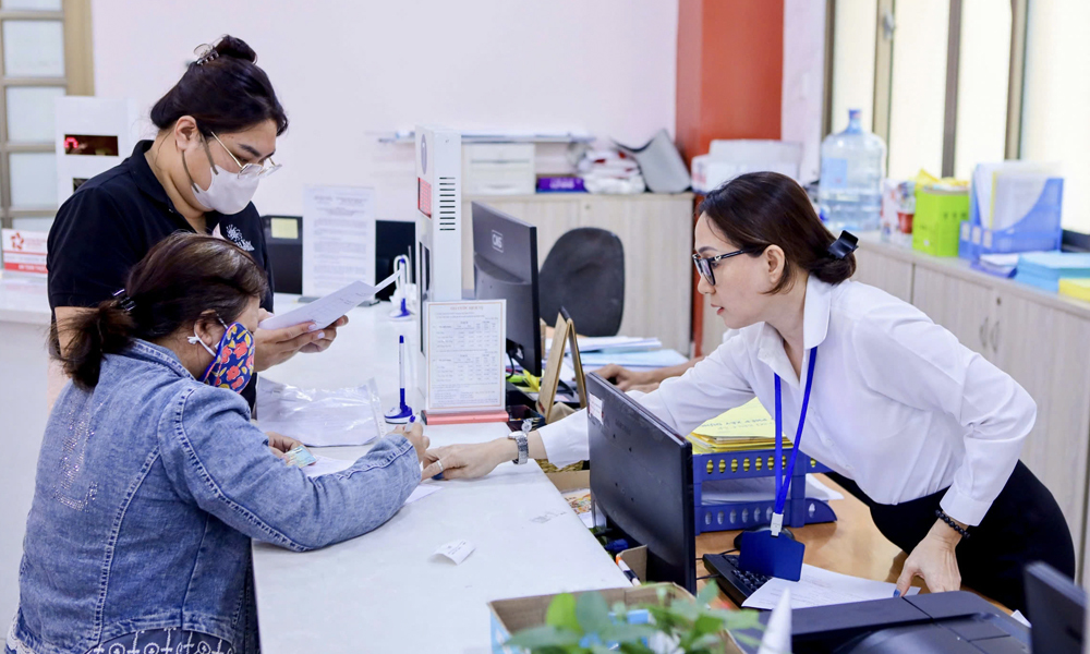 Bộ Nội vụ nêu nguyên nhân gần 36.000 viên chức xin thôi việc trong 3 năm- Ảnh 1. Bộ Nội vụ nêu nguyên nhân gần 36.000 viên chức xin thôi việc trong 3 năm- Ảnh 1.