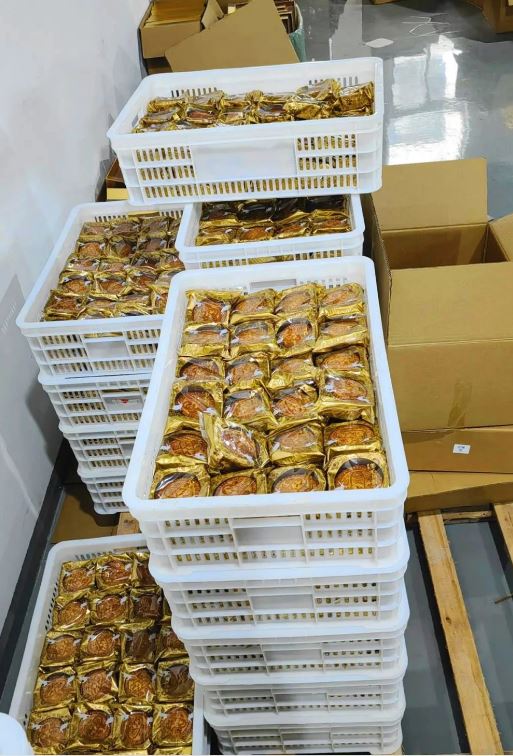Đột kích kho hàng ở ngoại ô Trung Quốc, công an tịch thu 20.000 hộp bánh trung thu nhái nhãn hiệu lớn, triệt phá đường dây hàng giả 73 tỷ đồng- Ảnh 3.