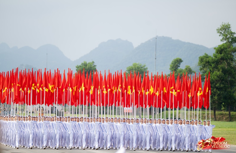 Oai phong dàn phương tiện đặc chủng chống khủng bố lần đầu hợp luyện diễu binh- Ảnh 2.