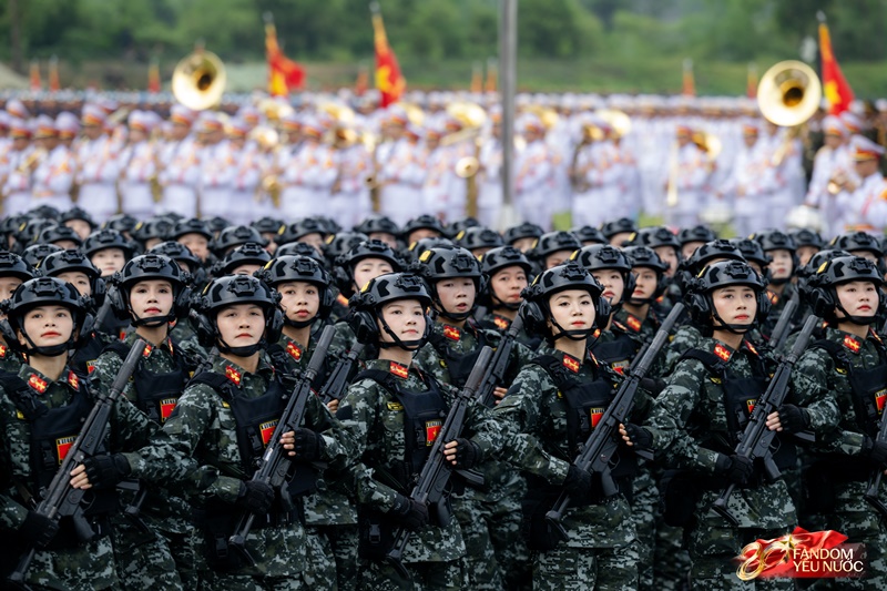 Oai phong dàn phương tiện đặc chủng chống khủng bố lần đầu hợp luyện diễu binh- Ảnh 6.