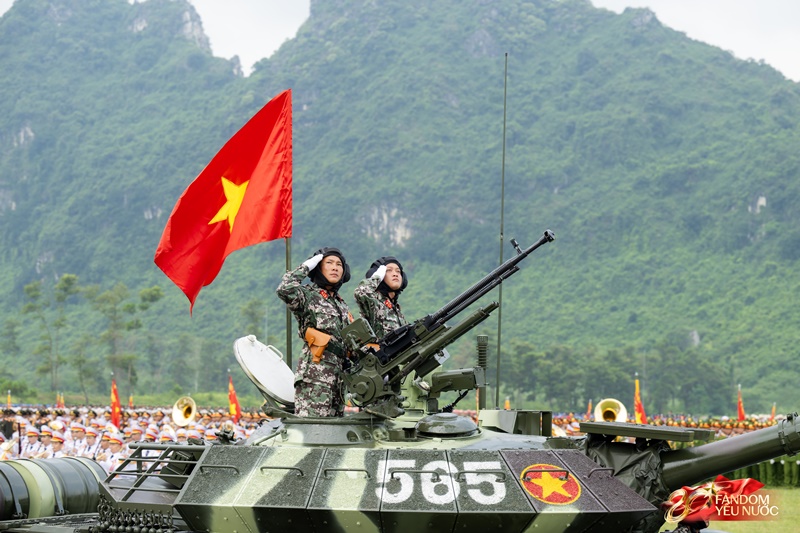 Oai phong dàn phương tiện đặc chủng chống khủng bố lần đầu hợp luyện diễu binh- Ảnh 14.