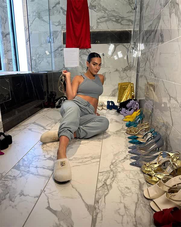 Georgina đòi mua túi xách hàng hiệu liền bị Ronaldo thẳng thừng từ chối, phản ứng của nàng WAGs khiến tất cả sừng sờ- Ảnh 5.