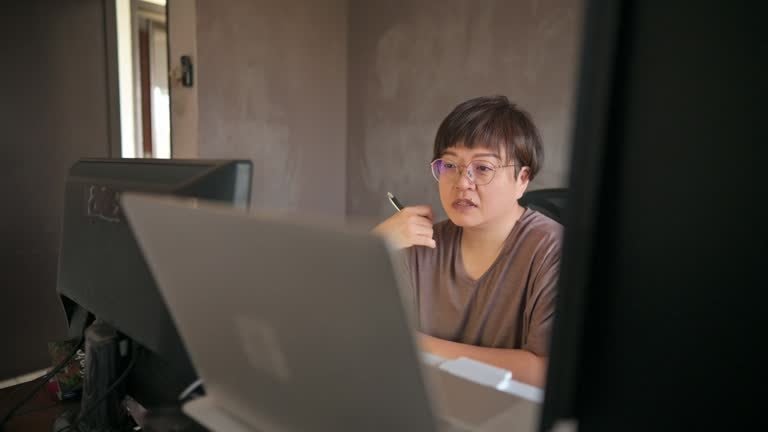 Bỏ mua đồ đắt tiền, chi 14 triệu đi học AI vì sợ thất nghiệp: "Chất lượng thì tệ nhưng có còn hơn không"- Ảnh 2.