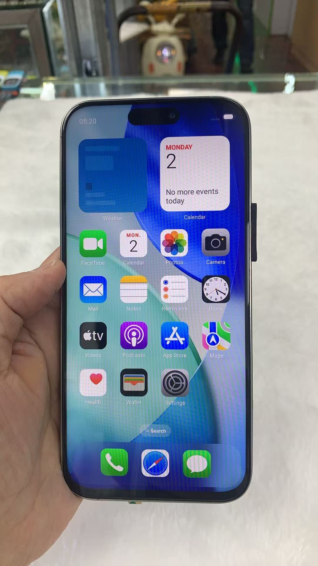Xuất hiện iPhone 17 Pro nhái chạy Android: Thiết kế y hệt, cũng có Dynamic Island nhưng nhìn là biết hàng "đểu"- Ảnh 3.