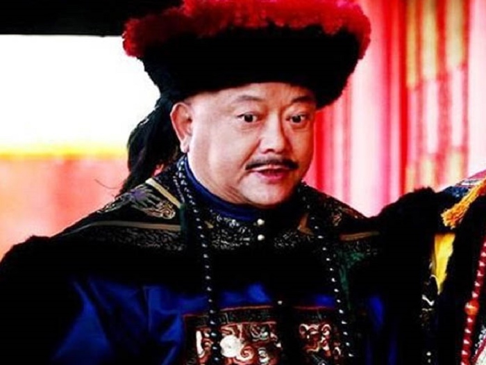 Bộ ba 'Tể tướng Lưu gù': Người an nhàn giàu có, người tai tiếng, nợ nần- Ảnh 3. Bộ ba 'Tể tướng Lưu gù': Người an nhàn giàu có, người tai tiếng, nợ nần- Ảnh 3.