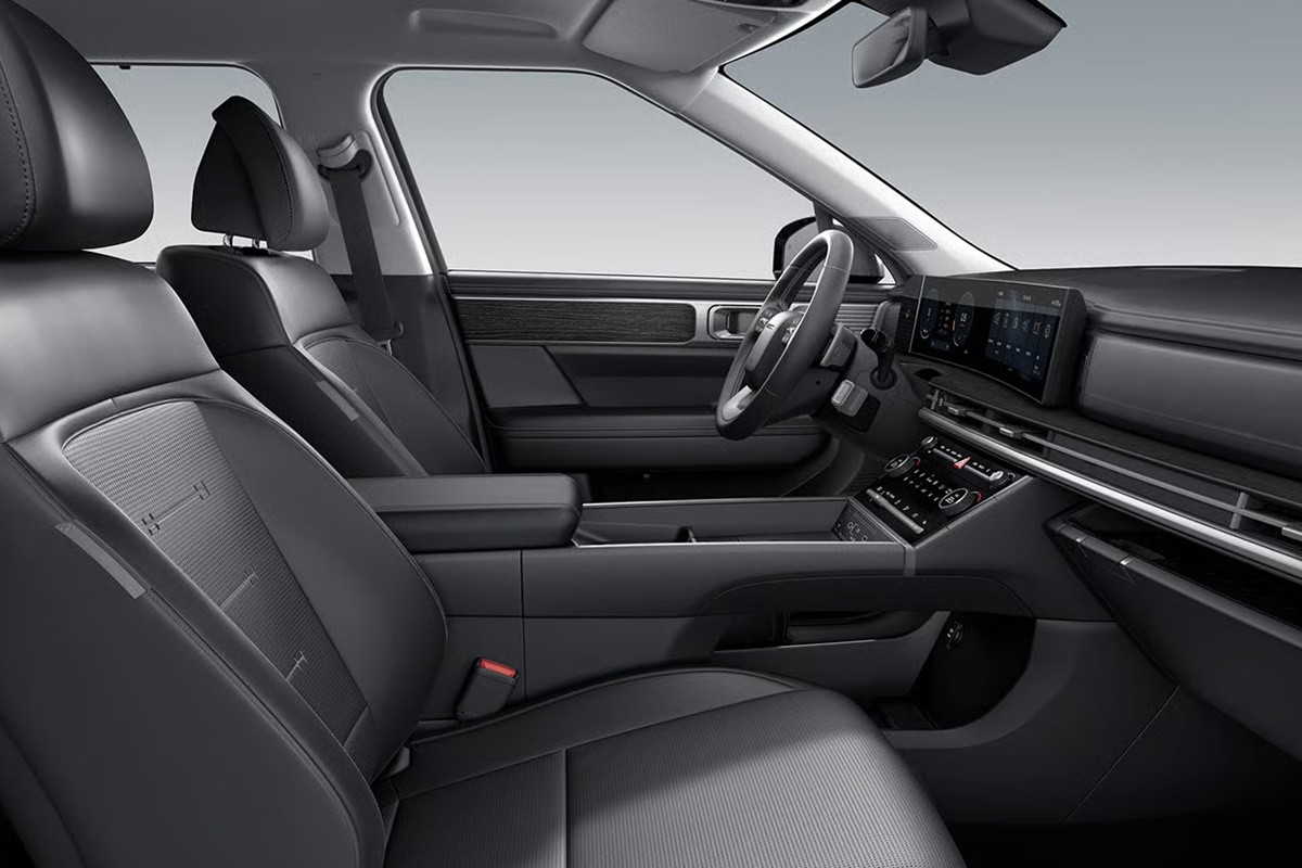 Hyundai Santa Fe 2026 ra mắt: Bản tiêu chuẩn 'lấy thêm' trang bị của bản cao, bổ sung bản mới, tăng giá gây tranh cãi- Ảnh 4. Hyundai Santa Fe 2026 ra mắt: Bản tiêu chuẩn 'lấy thêm' trang bị của bản cao, bổ sung bản mới, tăng giá gây tranh cãi- Ảnh 4.