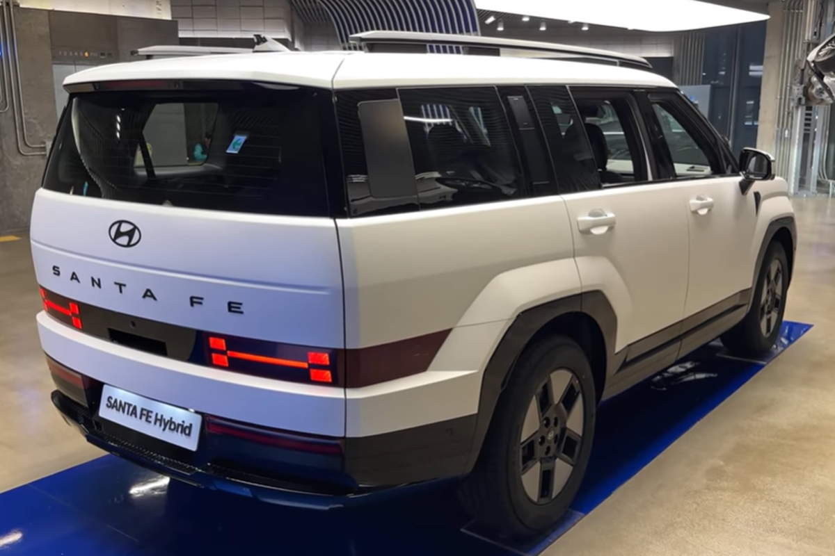 Hyundai Santa Fe 2026 ra mắt: Bản tiêu chuẩn 'lấy thêm' trang bị của bản cao, bổ sung bản mới, tăng giá gây tranh cãi- Ảnh 6. Hyundai Santa Fe 2026 ra mắt: Bản tiêu chuẩn 'lấy thêm' trang bị của bản cao, bổ sung bản mới, tăng giá gây tranh cãi- Ảnh 6.