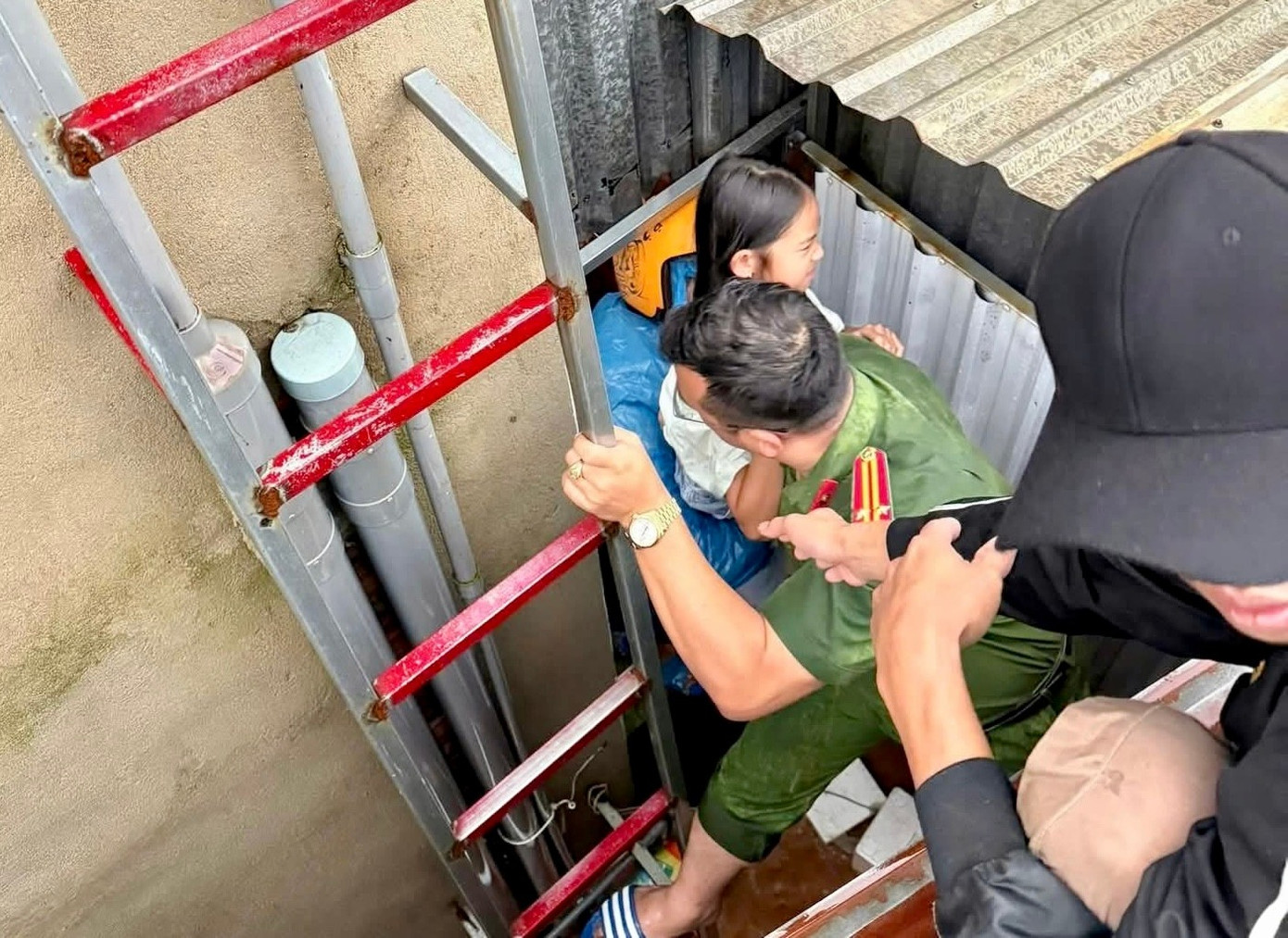 Mưa lớn gây ngập nặng, hàng trăm người dân Đà Lạt phải sơ tán- Ảnh 6. Mưa lớn gây ngập nặng, hàng trăm người dân Đà Lạt phải sơ tán- Ảnh 6.