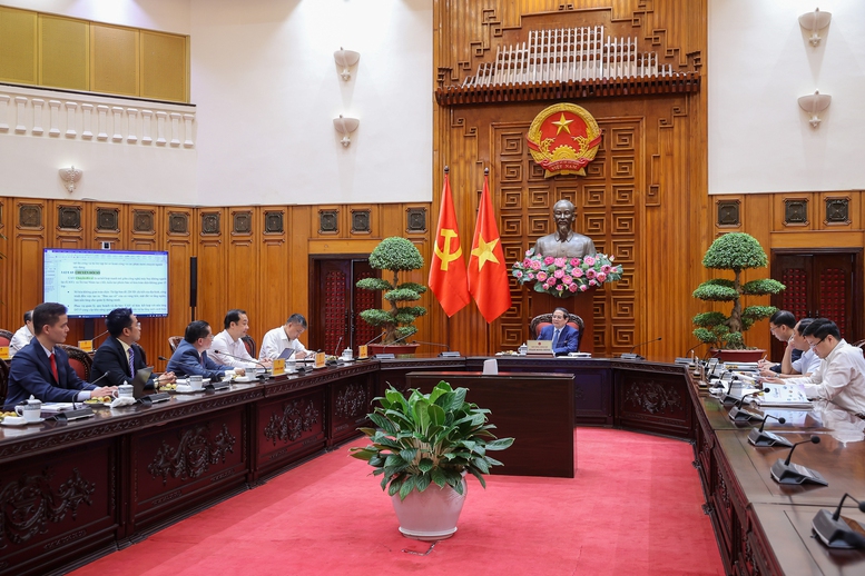 Thủ tướng làm việc với tập đoàn công nghệ vừa xuất khẩu 5.000 UAV sang Hàn Quốc- Ảnh 5. Thủ tướng làm việc với tập đoàn công nghệ vừa xuất khẩu 5.000 UAV sang Hàn Quốc- Ảnh 5.