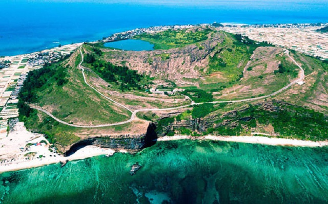 Đảo duy nhất ở Việt Nam có 5 ngọn núi lửa: Cách đất liền 30km, du khách nhận xét "Cảnh như trong phim"- Ảnh 2.
