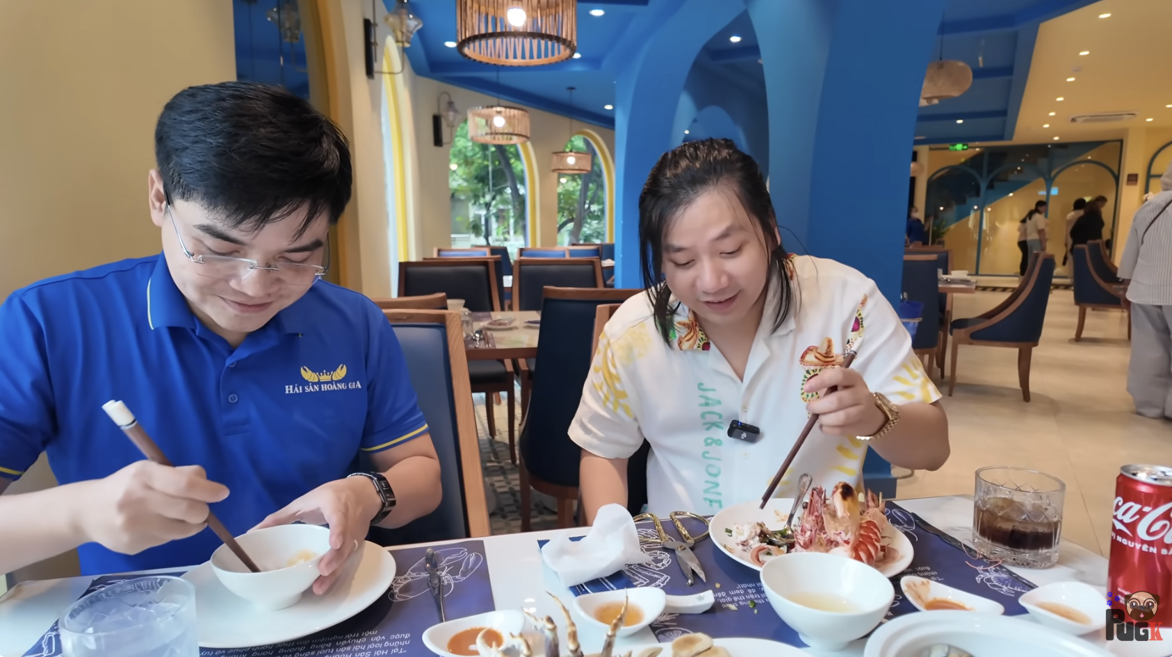 Khoa Pug đã quá giàu trước tuổi 30 nhưng chỉ 1 hành xử nhỏ với người phục vụ bàn liền lộ ra tất cả- Ảnh 3.