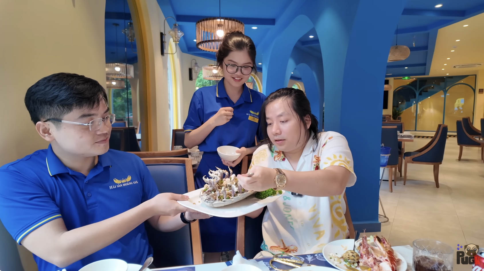 Khoa Pug đã quá giàu trước tuổi 30 nhưng chỉ 1 hành xử nhỏ với người phục vụ bàn liền lộ ra tất cả- Ảnh 4.