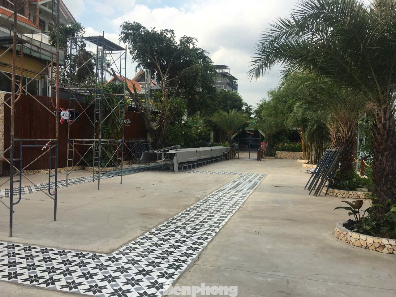 Tháo dỡ nhà hàng xây trái phép trên hành lang sông Sài Gòn- Ảnh 1. Tháo dỡ nhà hàng xây trái phép trên hành lang sông Sài Gòn- Ảnh 1.