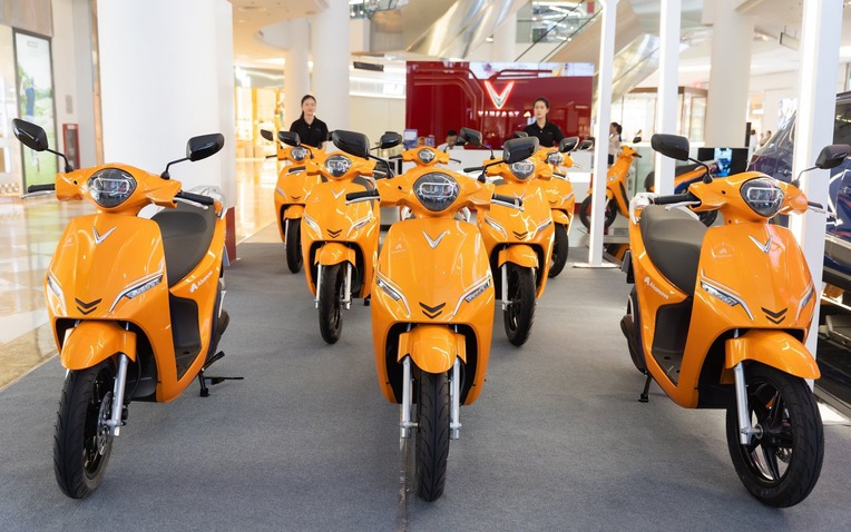 VinFast, Selex, Dat Bike, Yadea, Pega... đang làm gì với xe máy điện trong cuộc chạy đua logistics xanh?- Ảnh 1. VinFast, Selex, Dat Bike, Yadea, Pega... đang làm gì với xe máy điện trong cuộc chạy đua logistics xanh?- Ảnh 1.