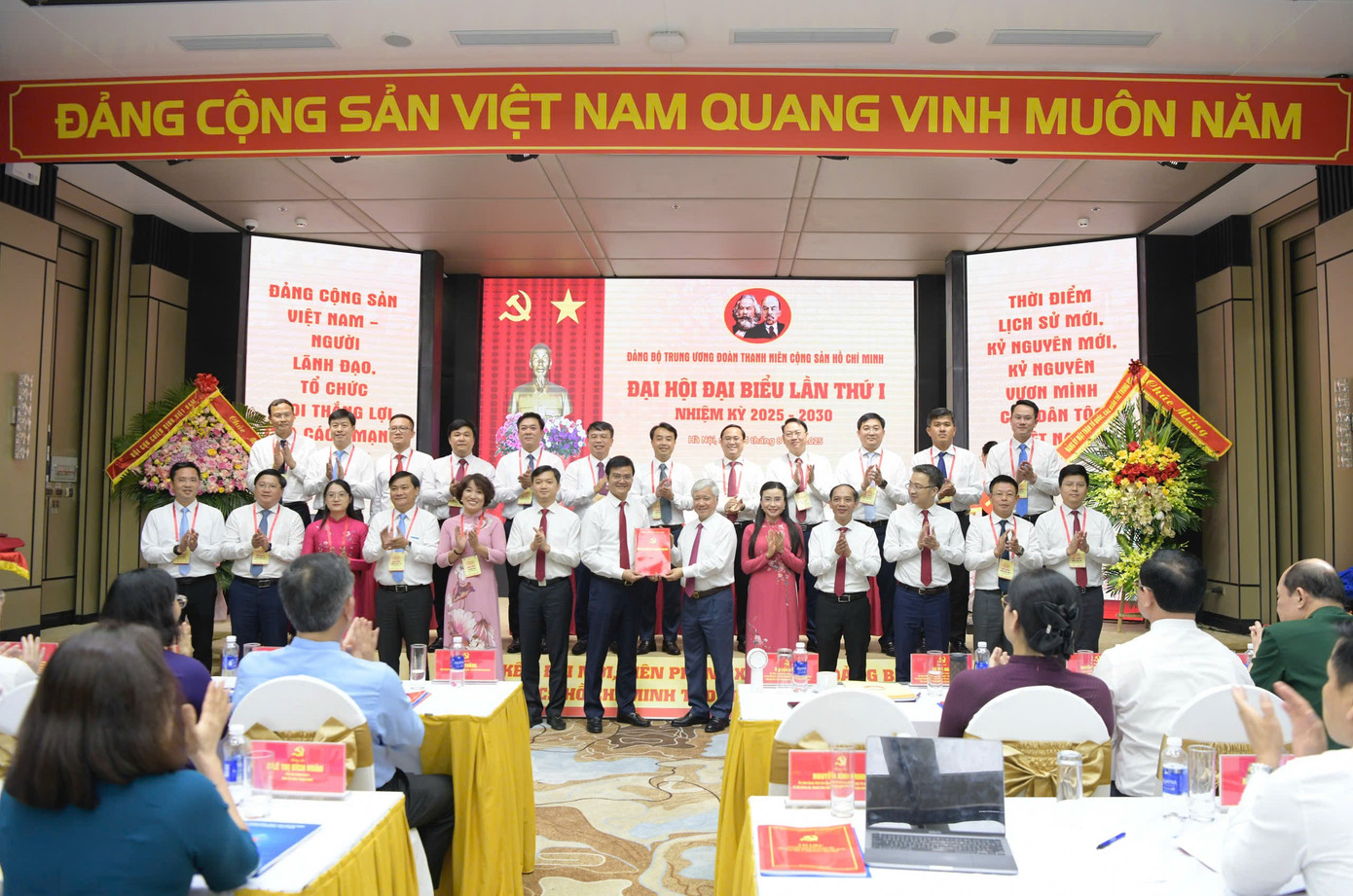 Ra mắt Ban Chấp hành Đảng bộ Trung ương Đoàn nhiệm kỳ 2025 - 2030- Ảnh 2. Ra mắt Ban Chấp hành Đảng bộ Trung ương Đoàn nhiệm kỳ 2025 - 2030- Ảnh 2.