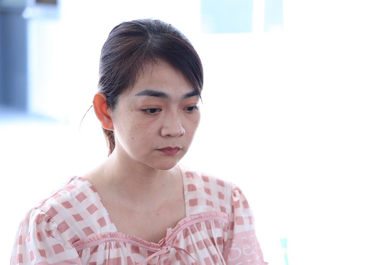 Bắt tạm giam người phụ nữ giả nhân viên ngân hàng để lừa đảo- Ảnh 2.