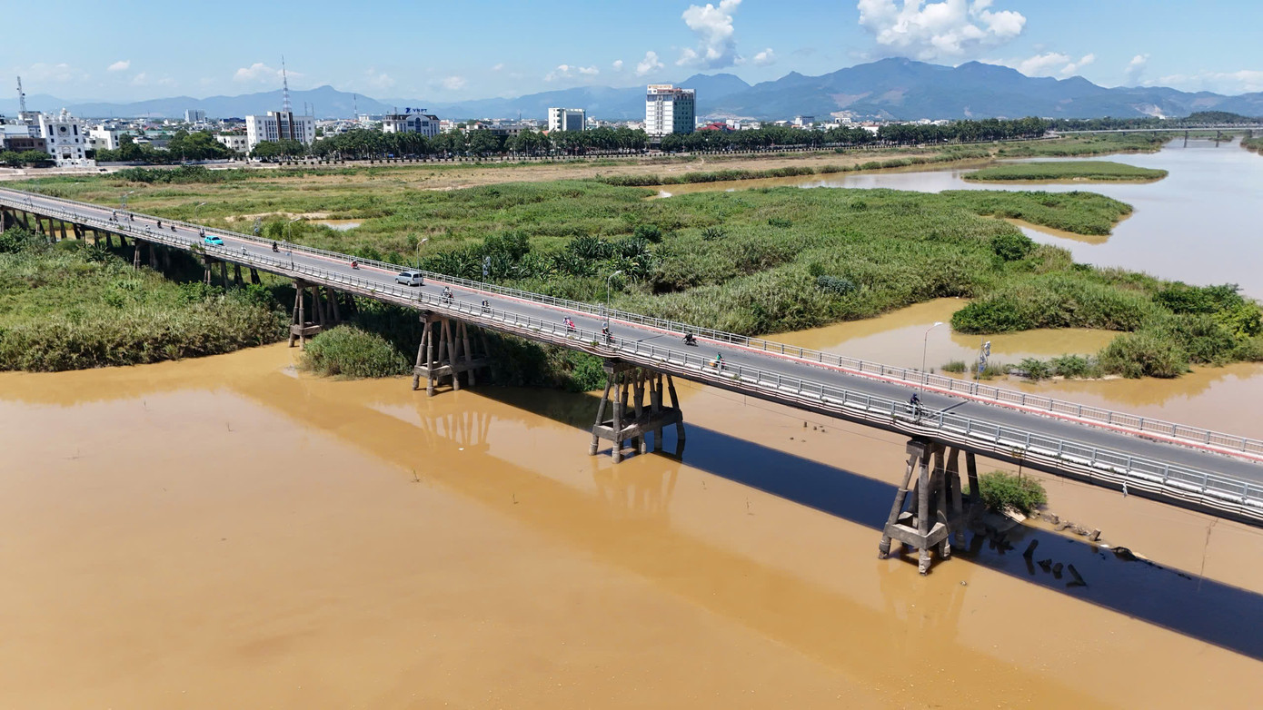 Cận cảnh cầu Trà Khúc 1 - biểu tượng 60 năm trước ngày được xây mới- Ảnh 2.