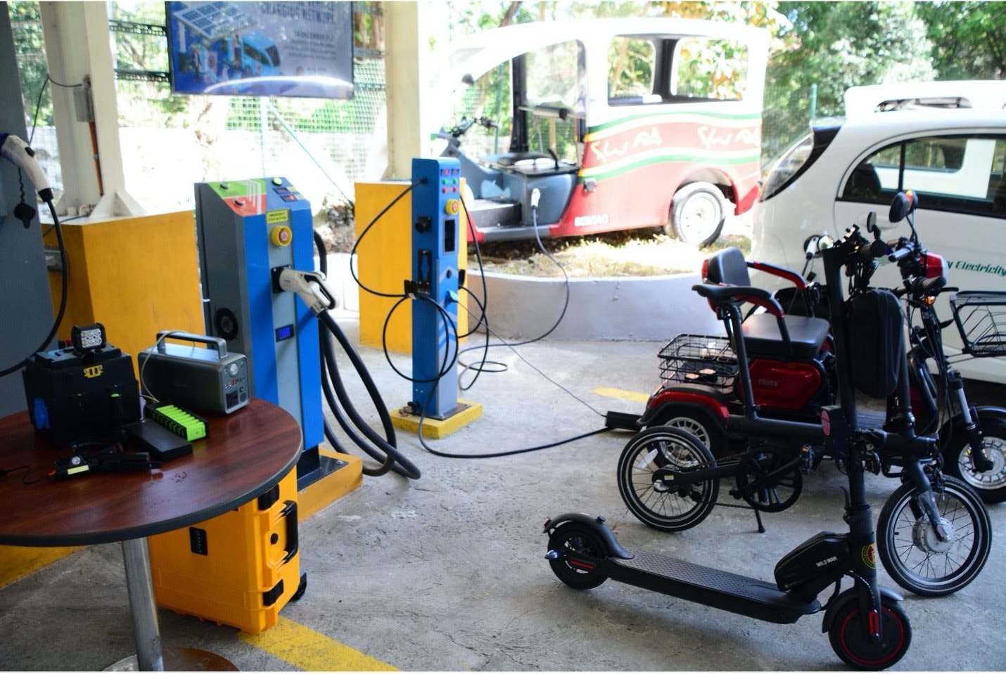 Cũng nhiều xe máy như Việt Nam, Philippines "háo hức" đổi sang xe điện từ rất sớm: Ai ngờ gặp ngay vấn đề- Ảnh 4.