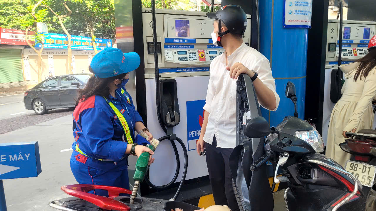 Xăng dầu cùng giảm giá, dầu diesel giảm mạnh nhất hơn 700 đồng/lít- Ảnh 1.