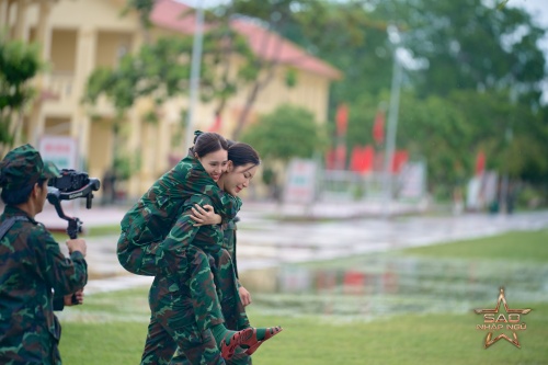 Tập 2 Sao Nhập Ngũ: Lan Ngọc lộ dấu hiệu bất ổn nghiêm trọng, Hoà Minzy bị chê thua Chi Pu- Ảnh 1.