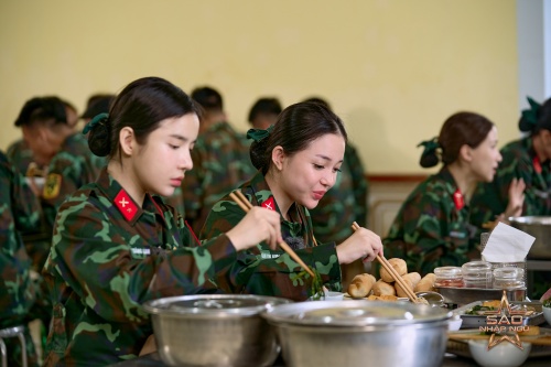 Tập 2 Sao Nhập Ngũ: Lan Ngọc lộ dấu hiệu bất ổn nghiêm trọng, Hoà Minzy bị chê thua Chi Pu- Ảnh 5.