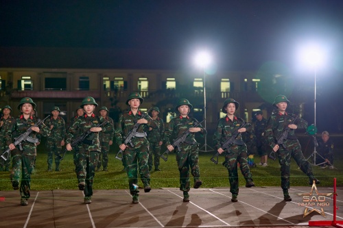 Tập 2 Sao Nhập Ngũ: Lan Ngọc lộ dấu hiệu bất ổn nghiêm trọng, Hoà Minzy bị chê thua Chi Pu- Ảnh 8.