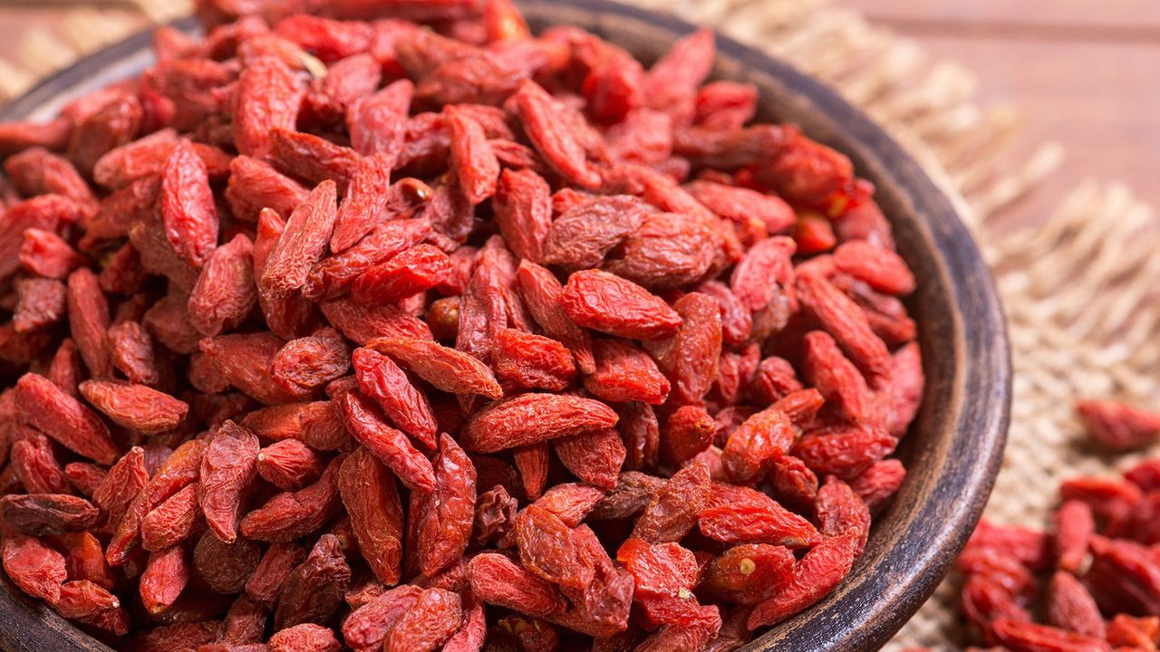 Việt Nam có loại quả được báo Anh ví như "kim cương đỏ": Bổ gan thận, cực tốt cho phái mạnh- Ảnh 2.