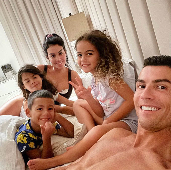 Vì sao sau khi hẹn hò với nhiều người mẫu nổi tiếng, Ronaldo lại chọn cưới cô gái nghèo Georgina?- Ảnh 5.