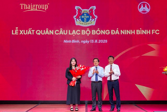 Con gái sinh năm 2001 của bầu Thụy làm Chủ tịch CLB bóng đá Ninh Bình: Từng làm Tổng giám đốc Thaispace, nhận bằng khen của cựu Tổng thống Mỹ Barack Obama- Ảnh 1.