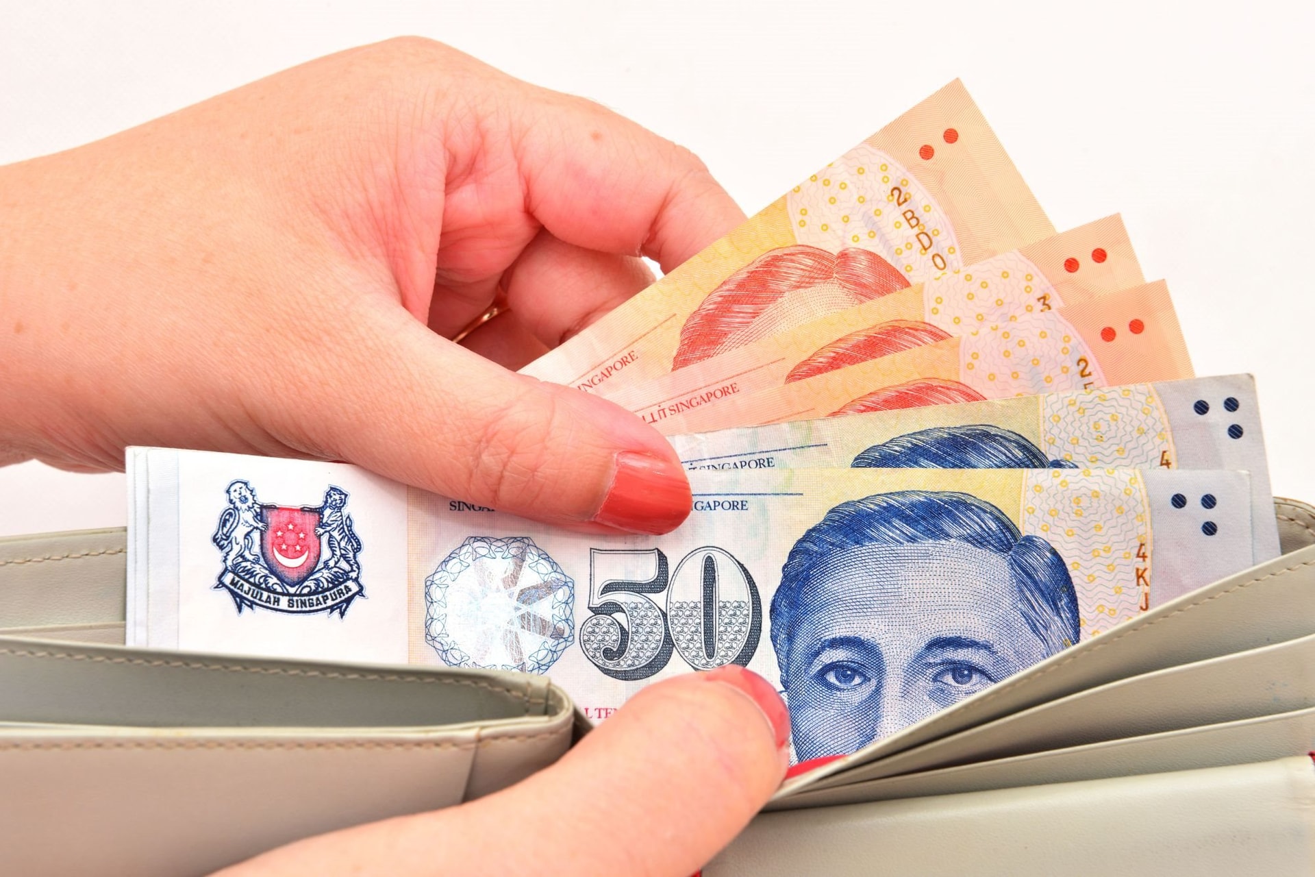 60% người dân một nước ĐNÁ lâm vào cảnh đầu tháng đã hết tiền, giới trẻ vung tiền chi tiêu để ‘bằng bạn bằng bè’, chậm lấy vợ sinh con, không tài khoản tiết kiệm- Ảnh 3.