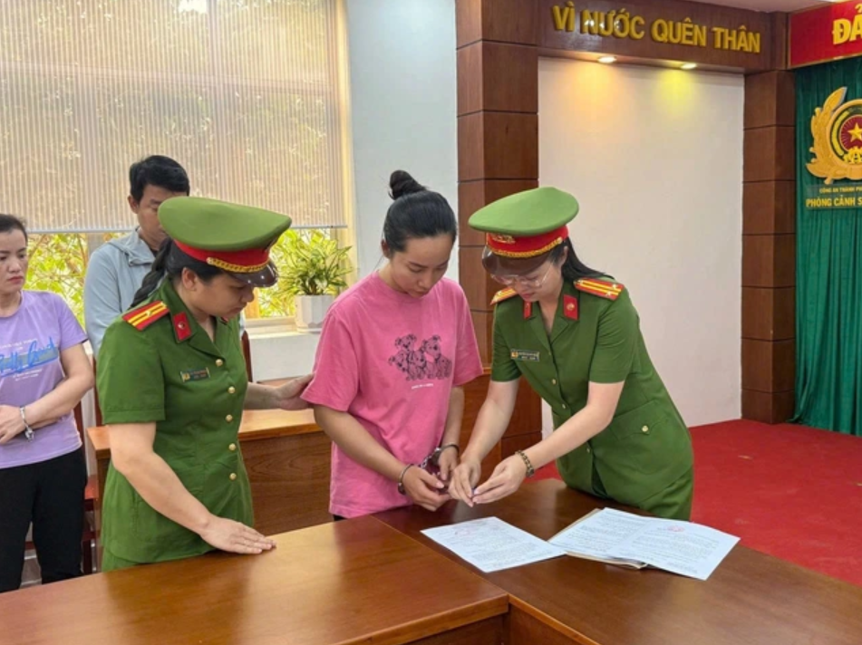TP.HCM: Thu giữ hơn 5 tấn phụ gia thực phẩm, 24 nghìn chai thực phẩm chức năng, 7 nghìn lon sữa bột giả- Ảnh 2.