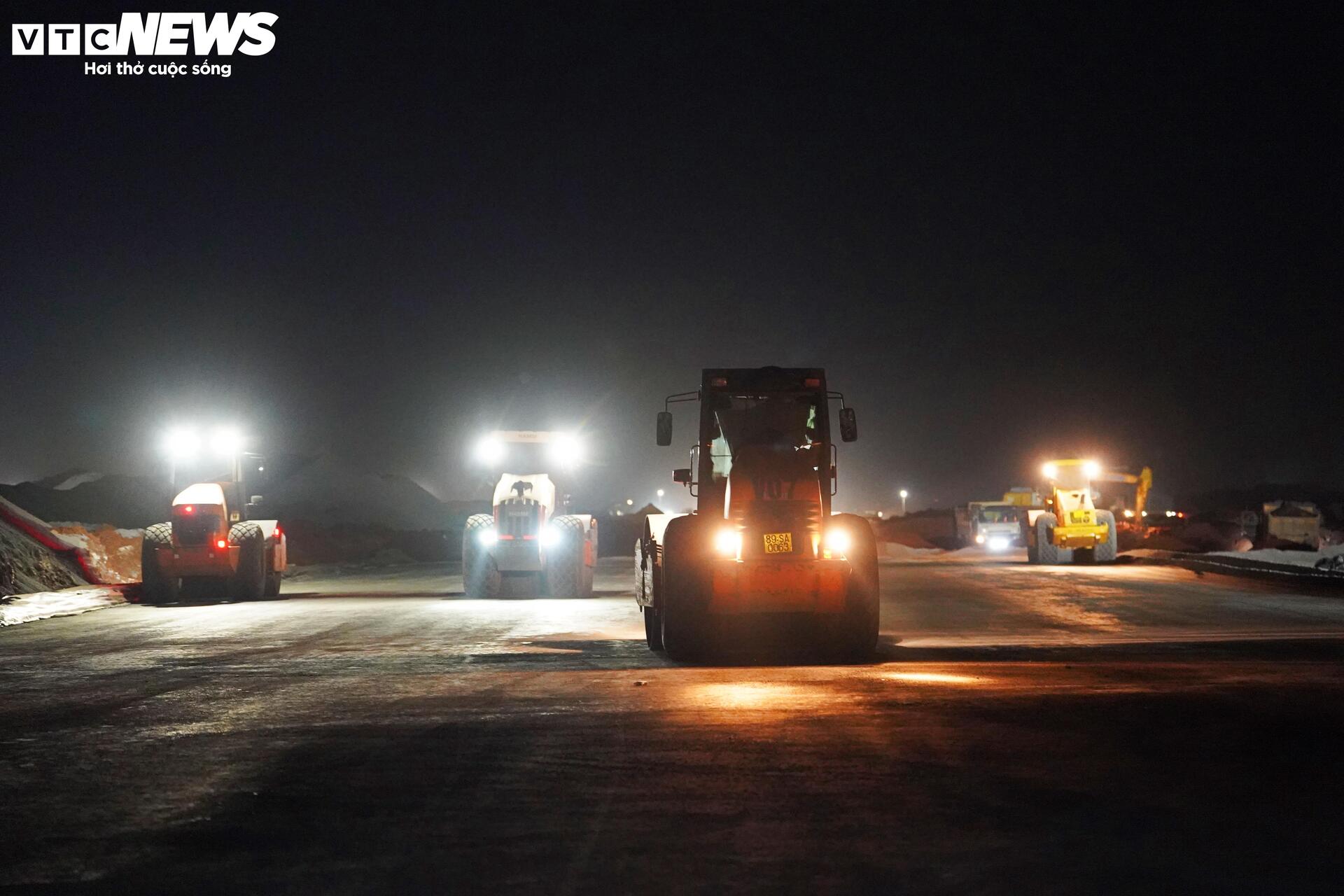Cảnh làm việc xuyên đêm ở đại công trường sân bay Long Thành- Ảnh 9. Cảnh làm việc xuyên đêm ở đại công trường sân bay Long Thành- Ảnh 9.