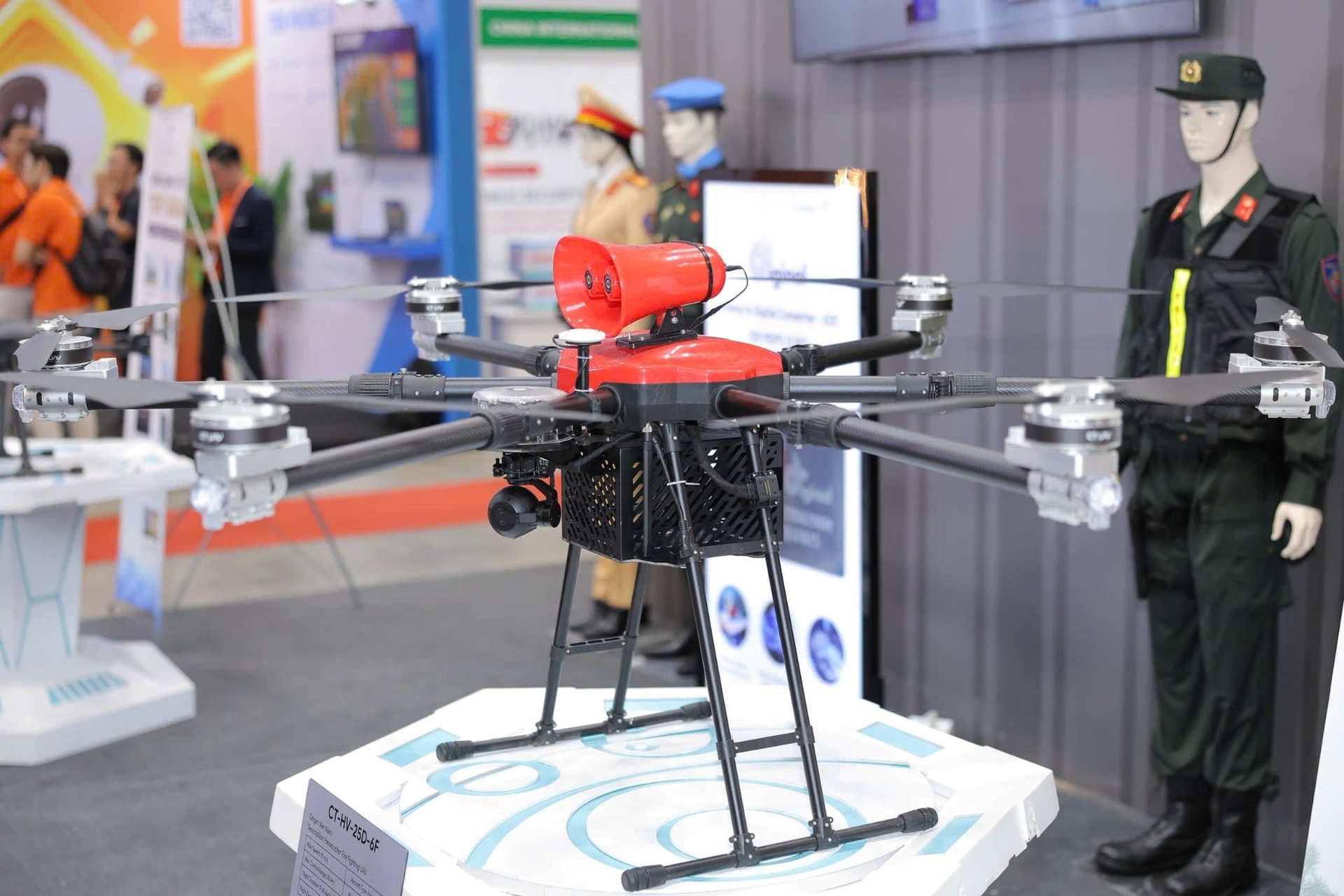 DN được Thủ tướng khen vì xuất khẩu 5.000 UAV vừa phô diễn loạt siêu phẩm mới, tải trọng tới 200kg- Ảnh 2.