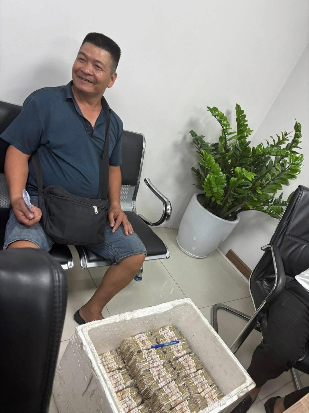 Thông tin người đàn ông tiết kiệm tiền ăn sáng để mua ô tô là bịa đặt, chính chủ nói rõ về nguồn gốc số tiền- Ảnh 1.