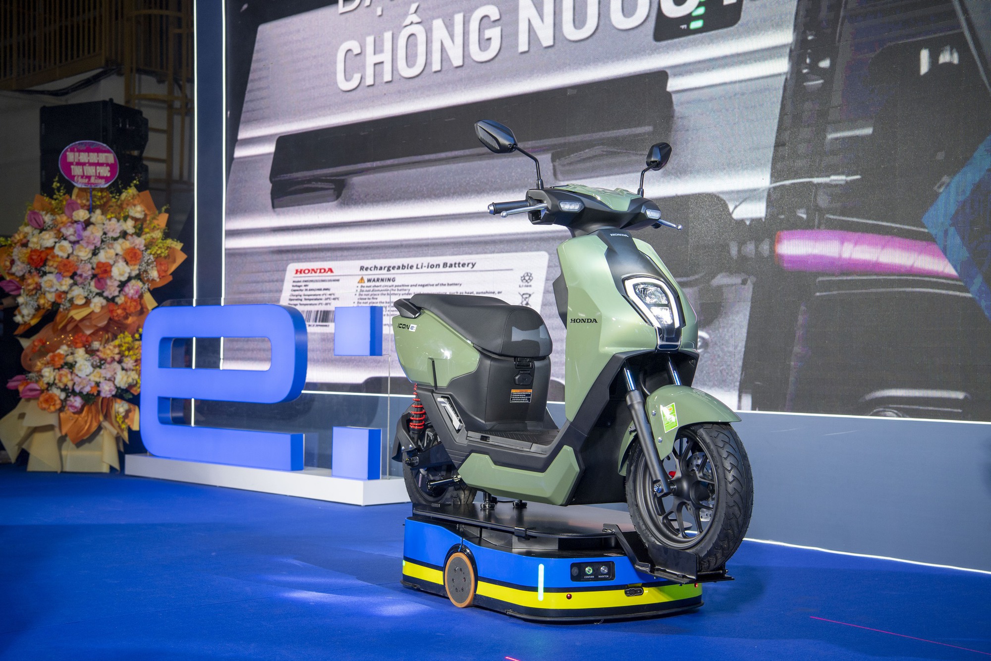 Honda Việt Nam công bố bán pin xe điện ICON e:, giá gần 10 triệu đồng- Ảnh 1.